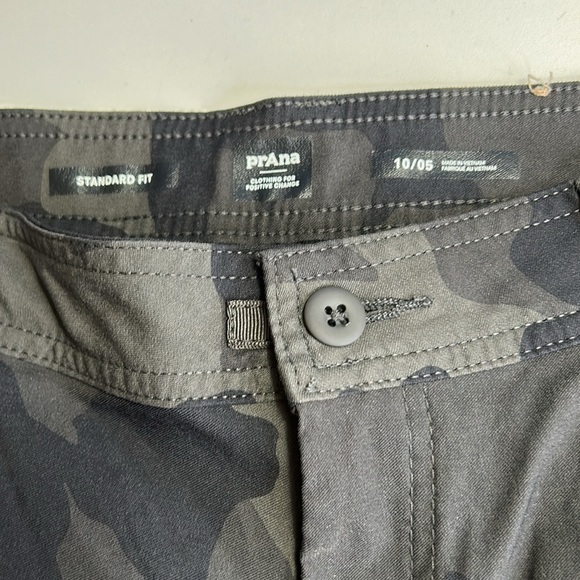 PRANA BLACK/GRAY CARGO SHORTS WITH MODERN CANO DESIGN SIZE 5 - Picture 2 of 16